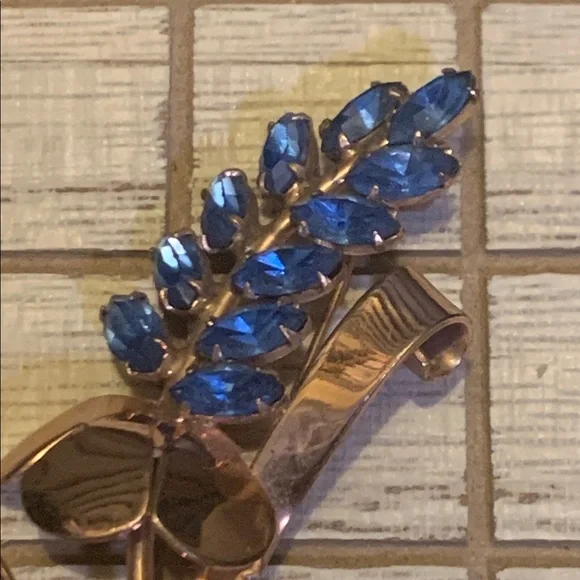 Vintage Coro Brooch - Picture 2 of 5